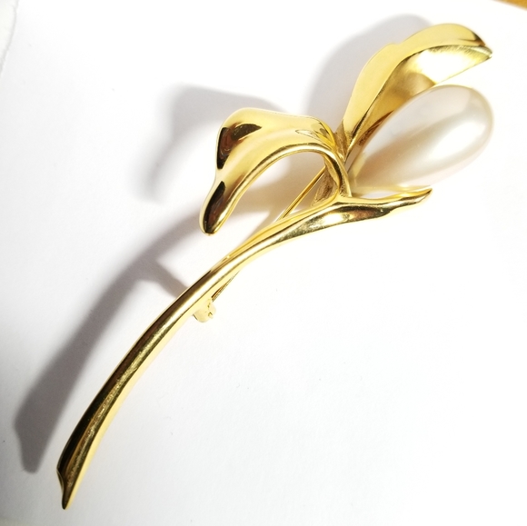 Vintage Jewelry - Vintage Marvella brooch large floral flower gold tone pearl big calla pin